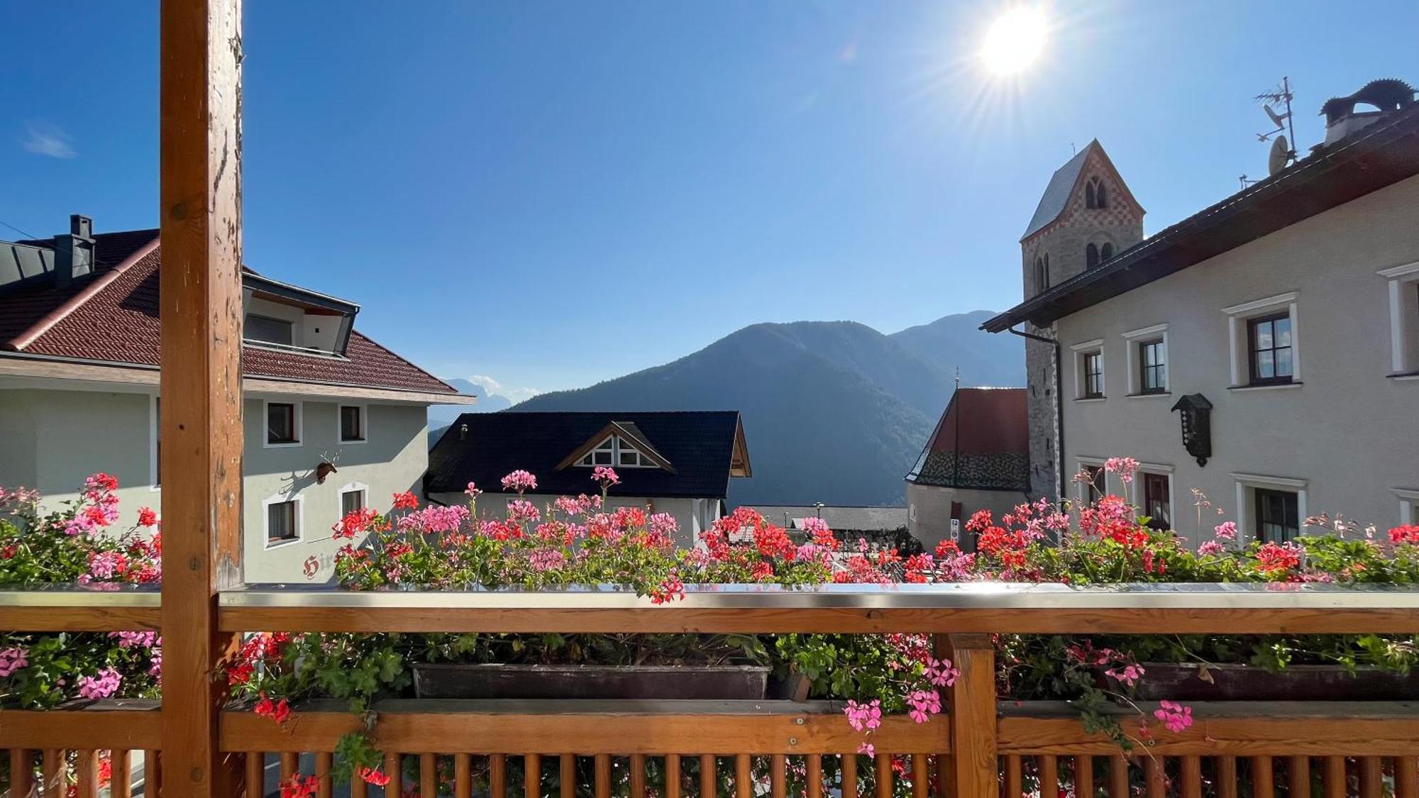 Gasthaus Zum Weissen Kreuz Lazfons Exterior foto